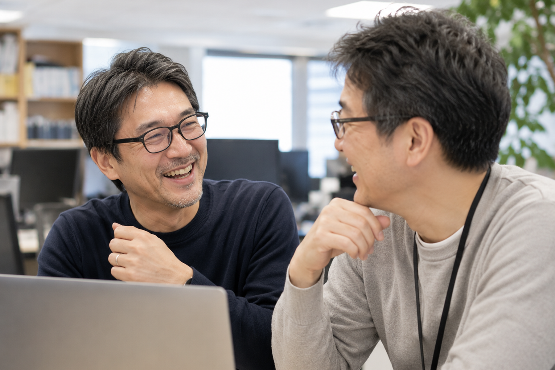 打ち合わせをするITCネットワークの社員